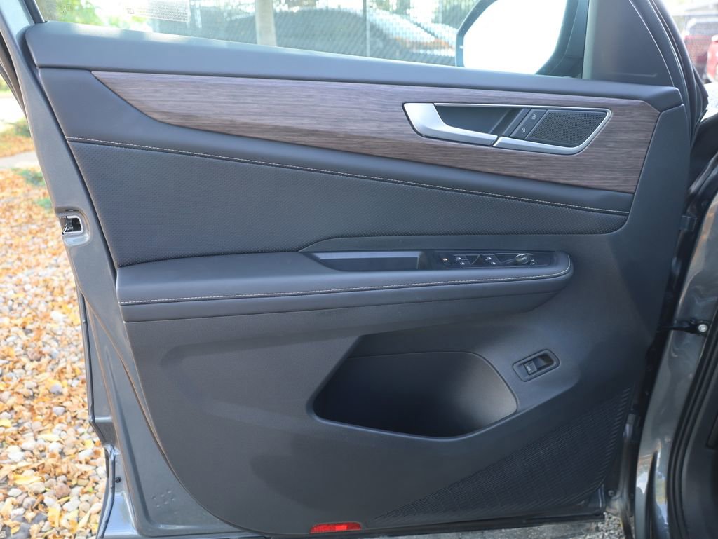 Used 2025 Volkswagen Atlas SEL image 36