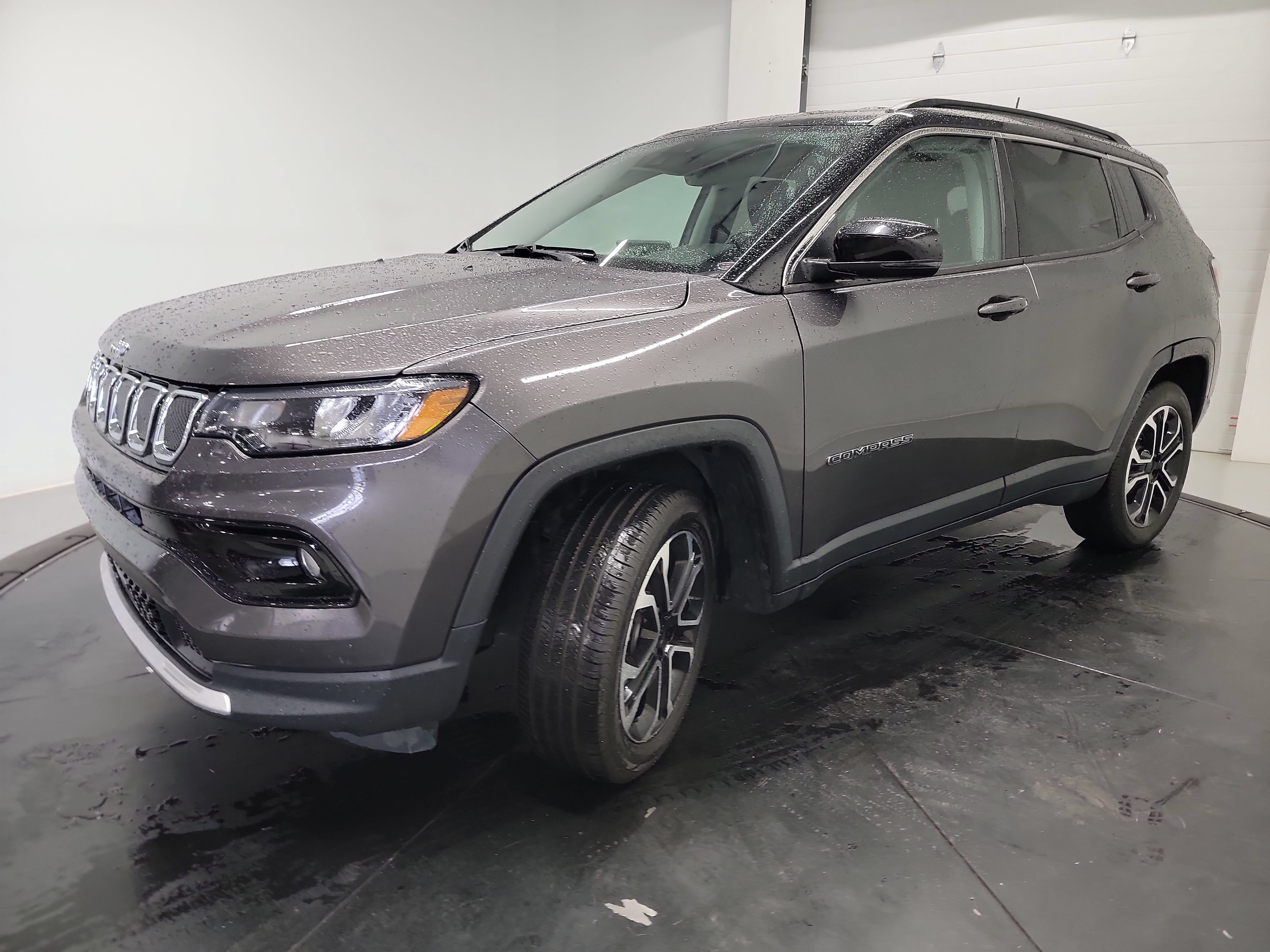 Used 2022 Jeep Compass Limited AWD/4WD image 3