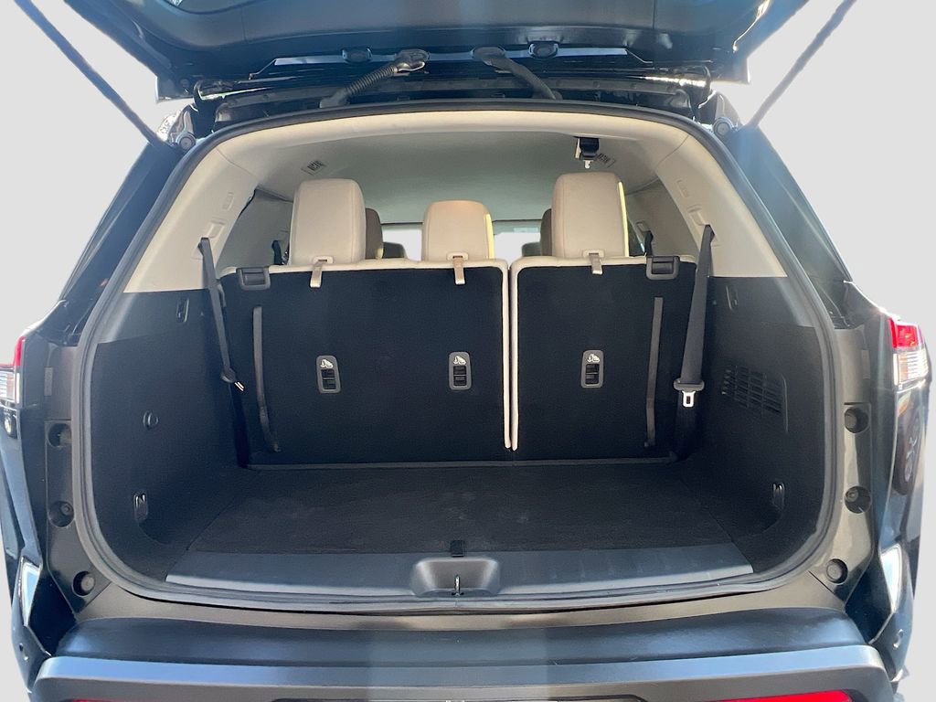 Used 2022 Nissan Pathfinder SV w/ SV Black Package image 23