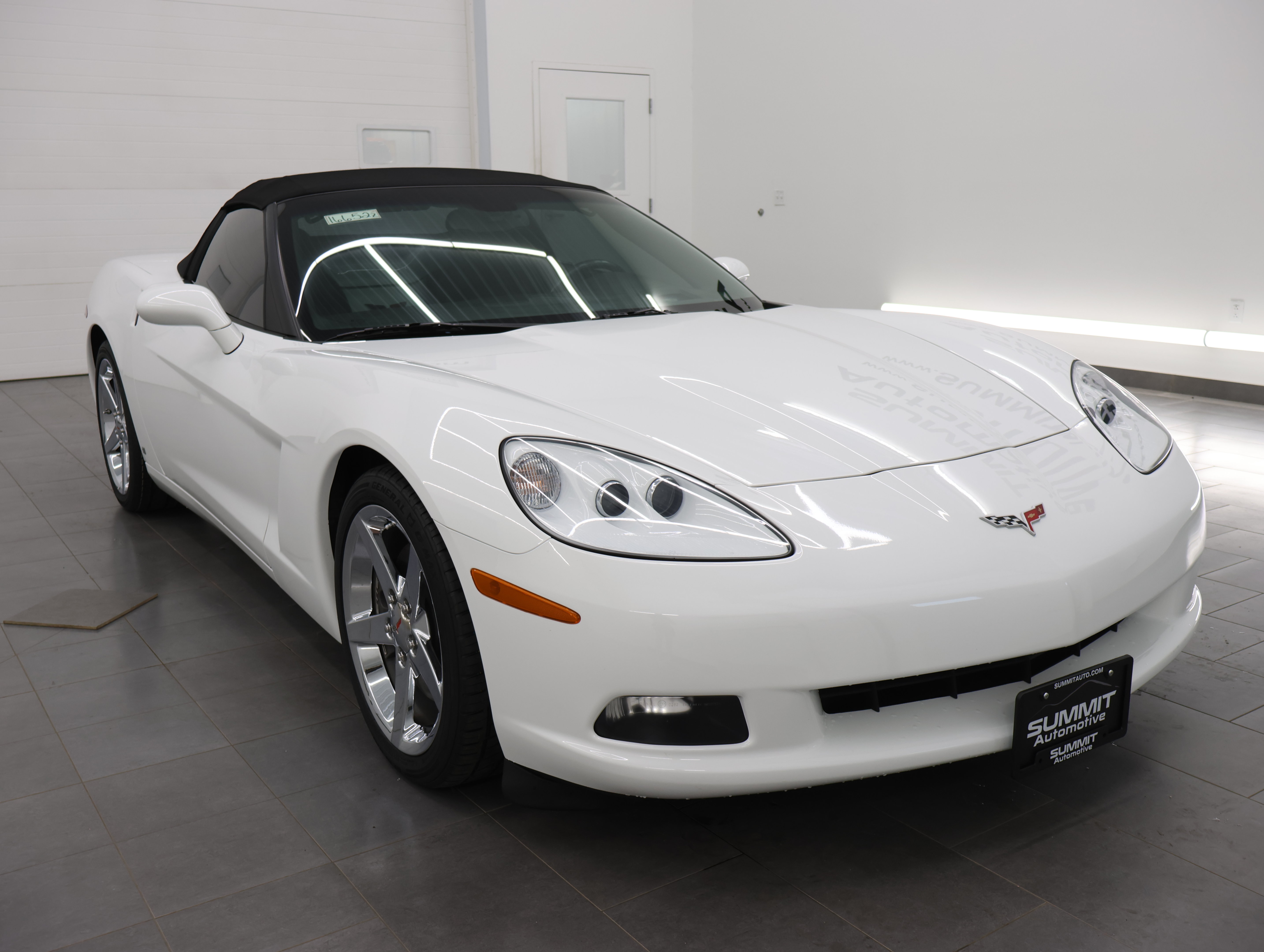 Used 2007 Chevrolet Corvette Convertible w/ Preferred Equipment Group RWD image 2