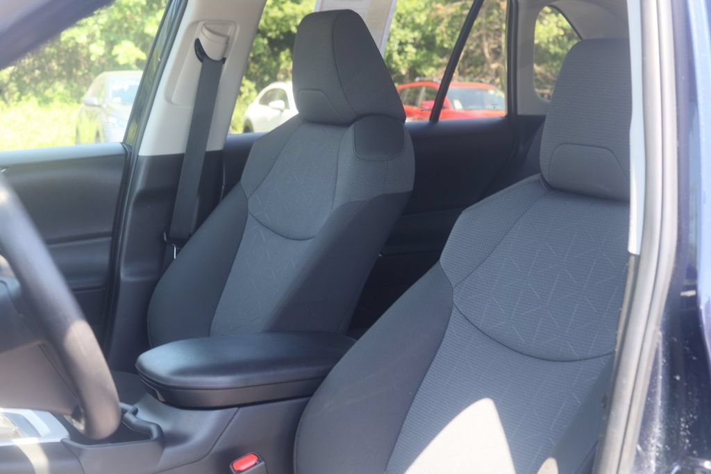 Used 2025 Toyota RAV4 XLE AWD/4WD image 5