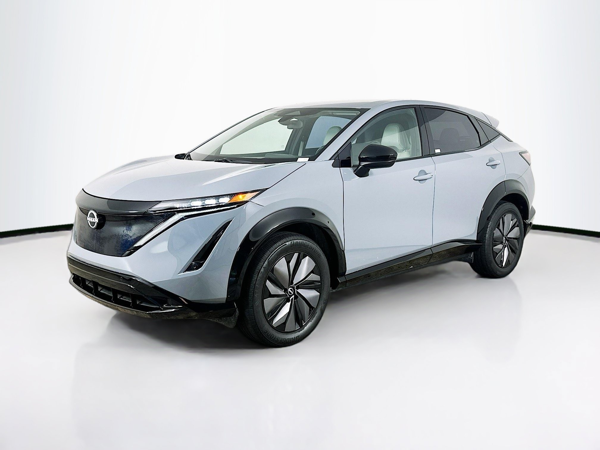 Used 2024 Nissan Ariya AWD image 3