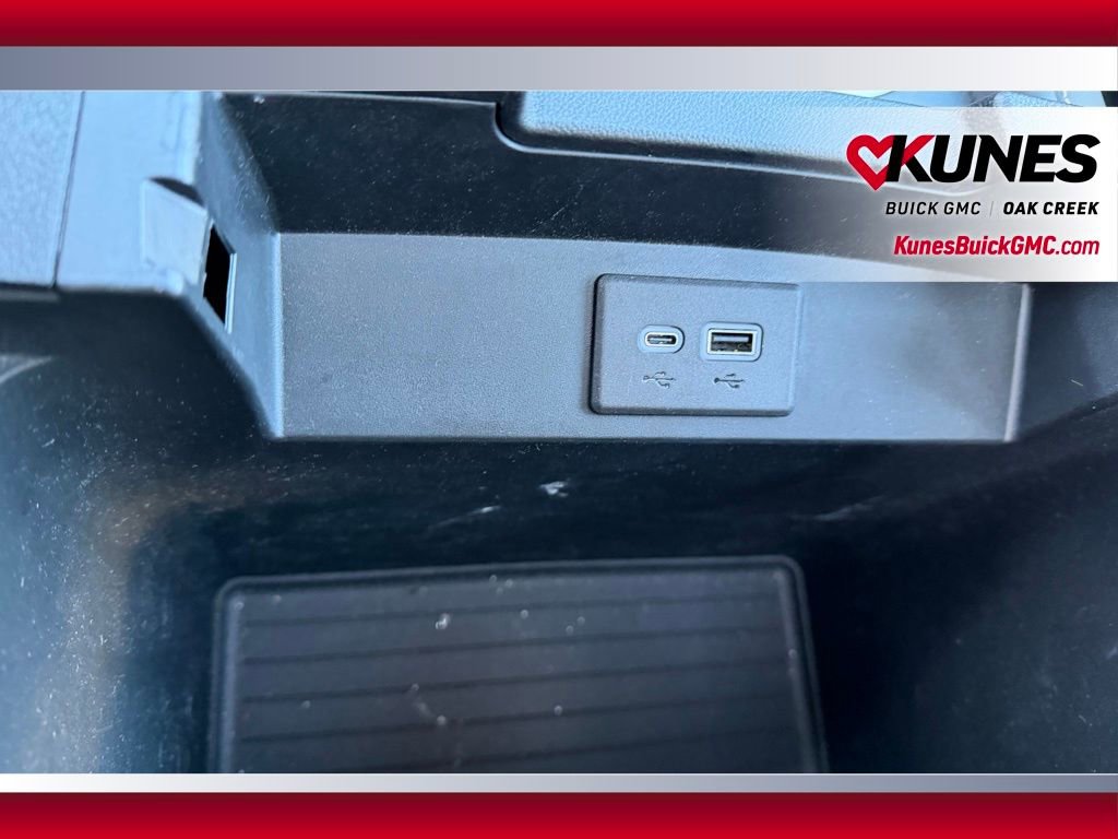 Used 2023 GMC Yukon XL AT4 image 32