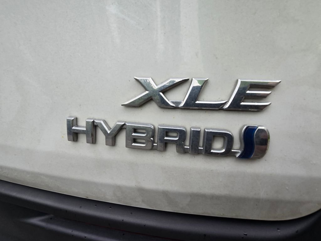 Used 2023 Toyota Sienna XLE FWD image 19