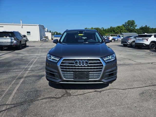 Used 2019 Audi Q7 3.0T Premium w/ Cold Weather Package AWD/4WD image 3