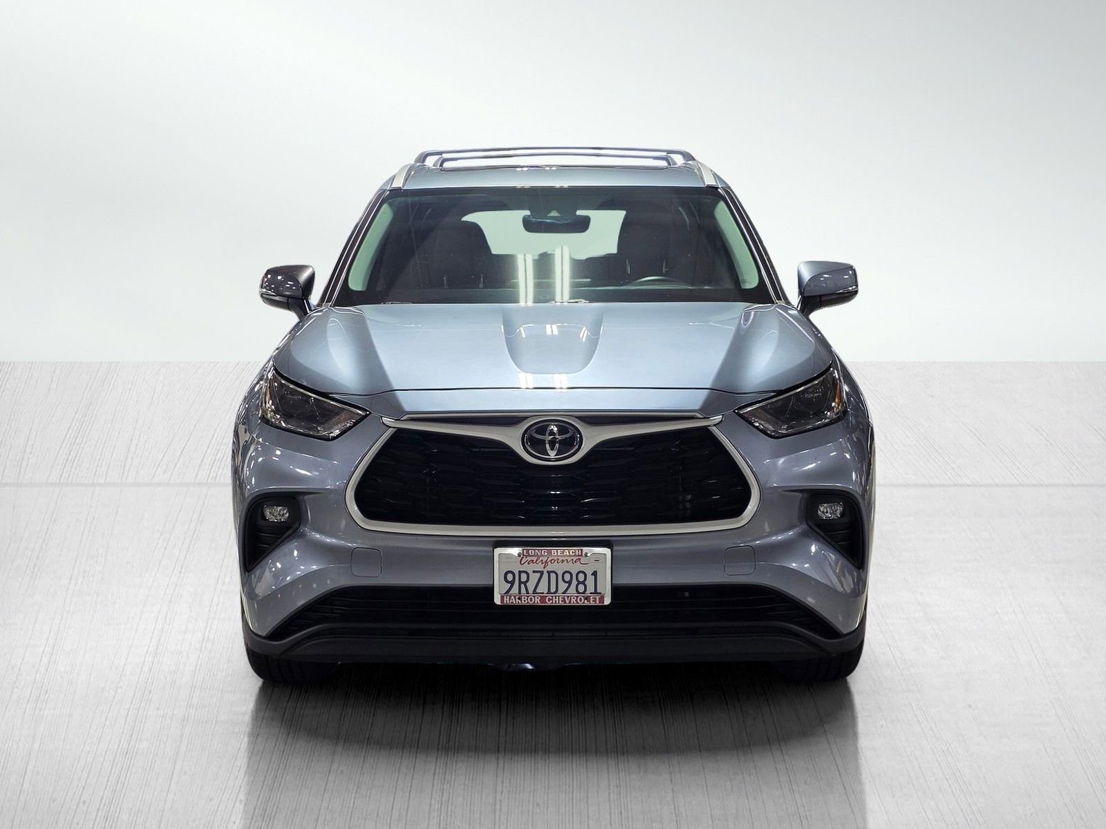 Used 2022 Toyota Highlander XLE FWD image 2