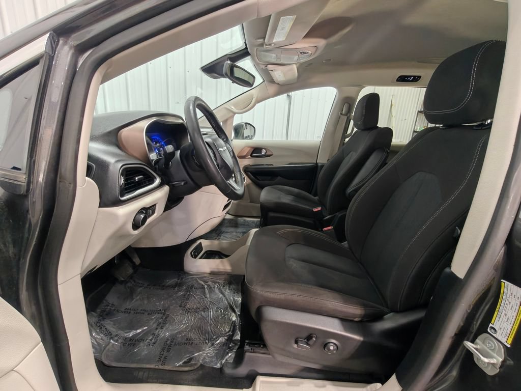 Used 2023 Chrysler Voyager LX FWD image 23