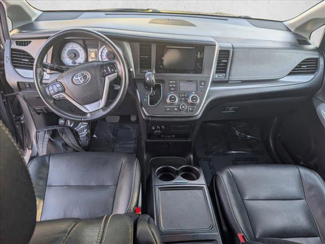 Used 2017 Toyota Sienna SE Premium image 17