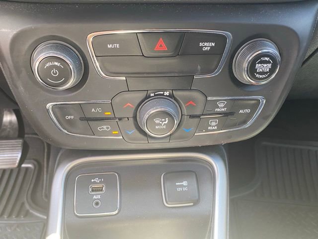 Used 2020 Jeep Compass Latitude FWD image 22