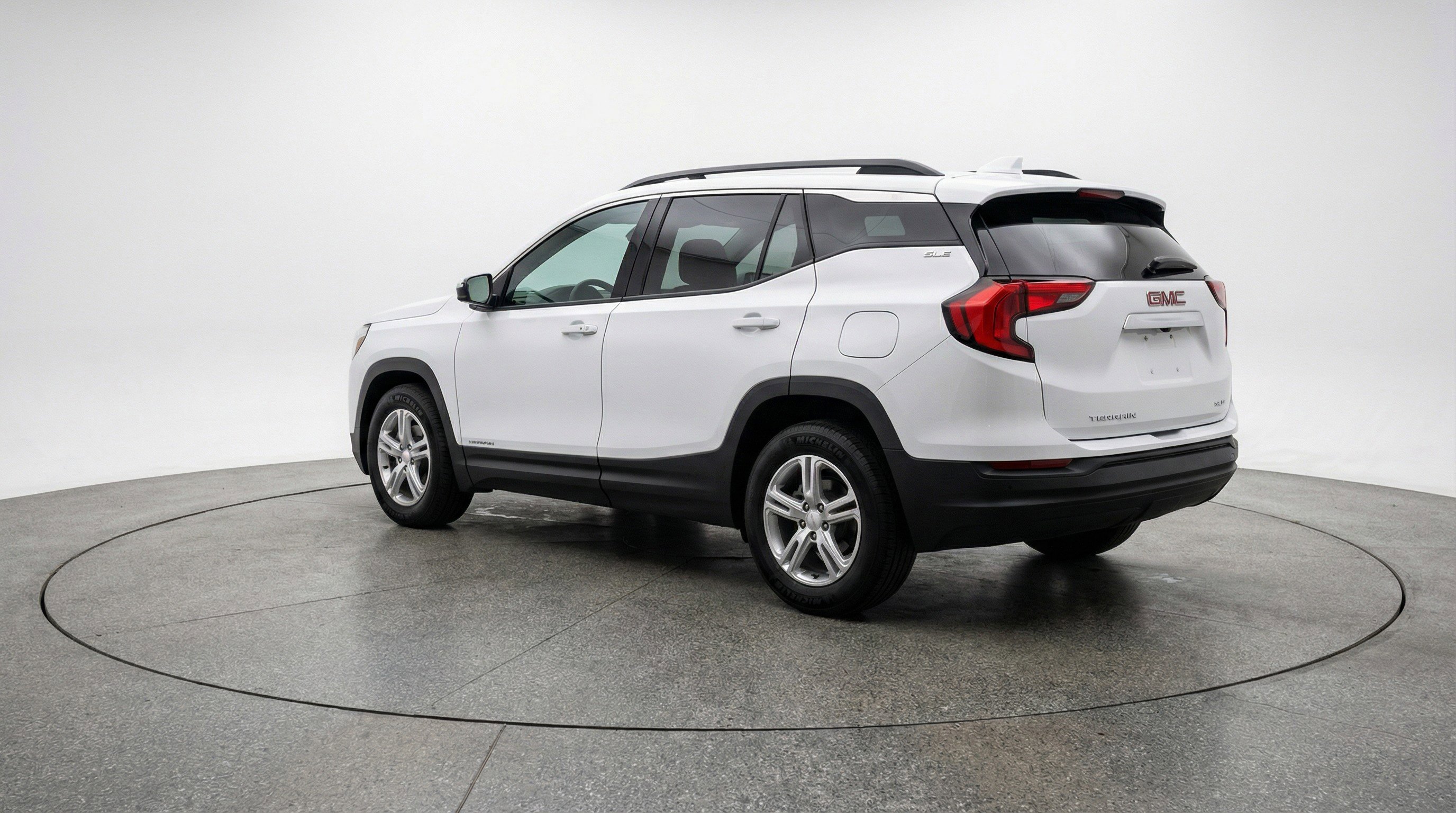 Used 2024 GMC Terrain SLE image 6