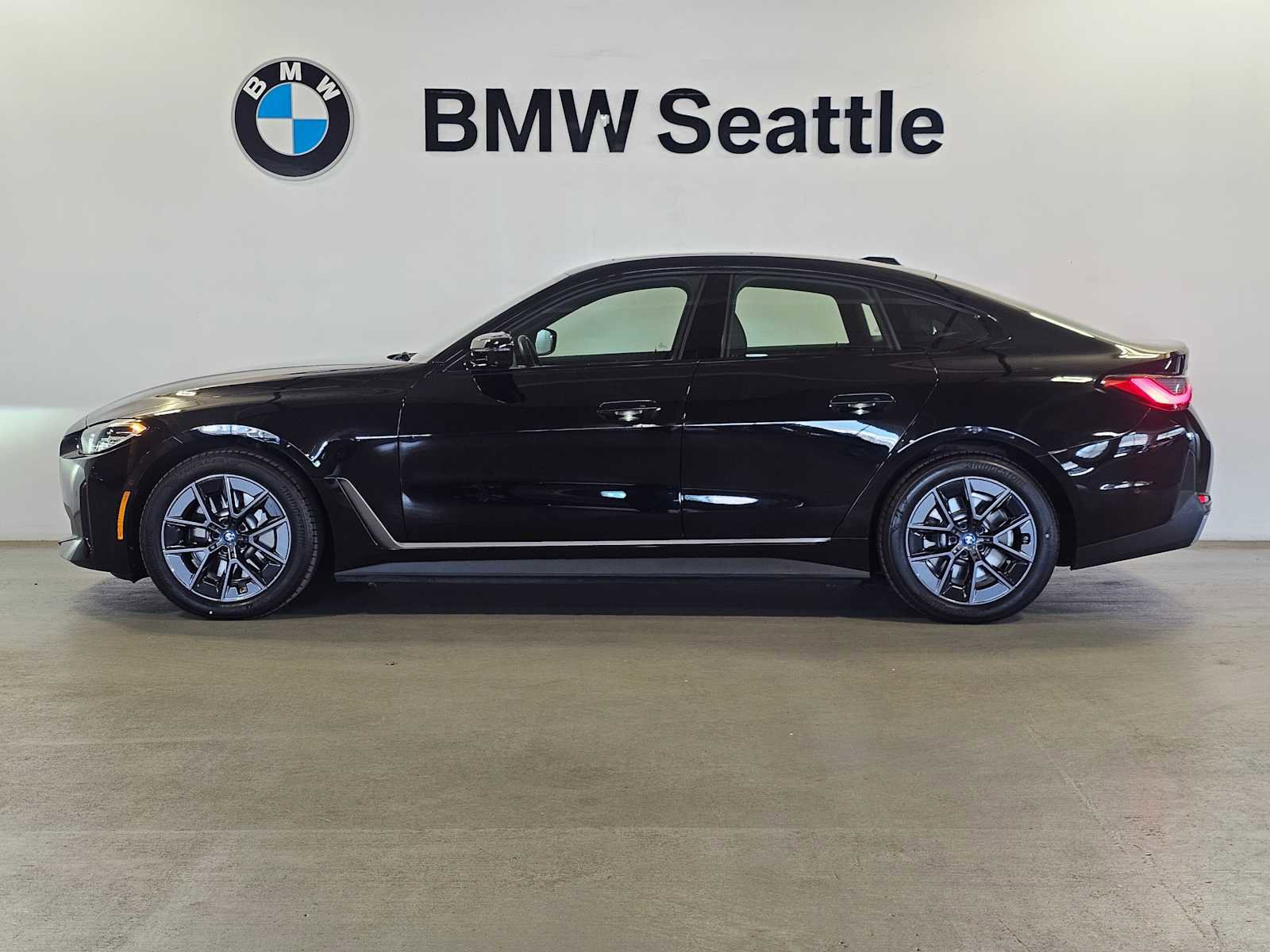 Used 2023 BMW i4 eDrive35 w/ Premium Package image 3
