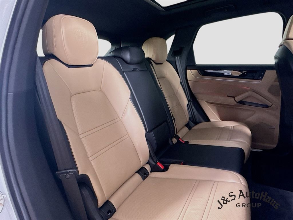 Used 2024 Porsche Cayenne S w/ Premium Package Plus image 34