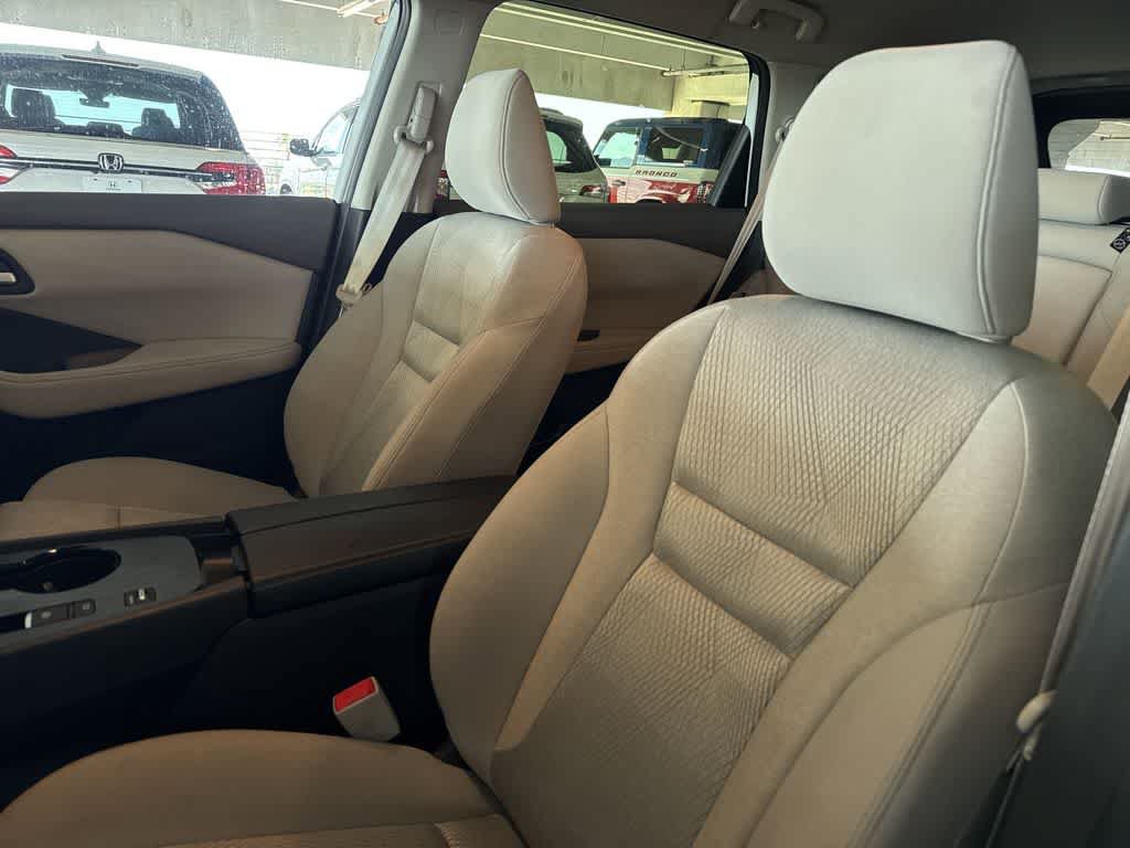 Used 2024 Nissan Rogue SV FWD image 13