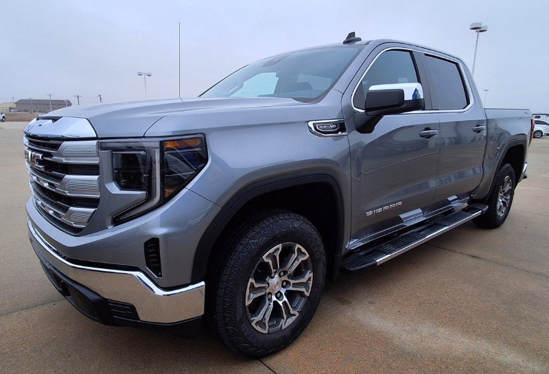 New 2026 GMC Sierra 1500 SLE image 4