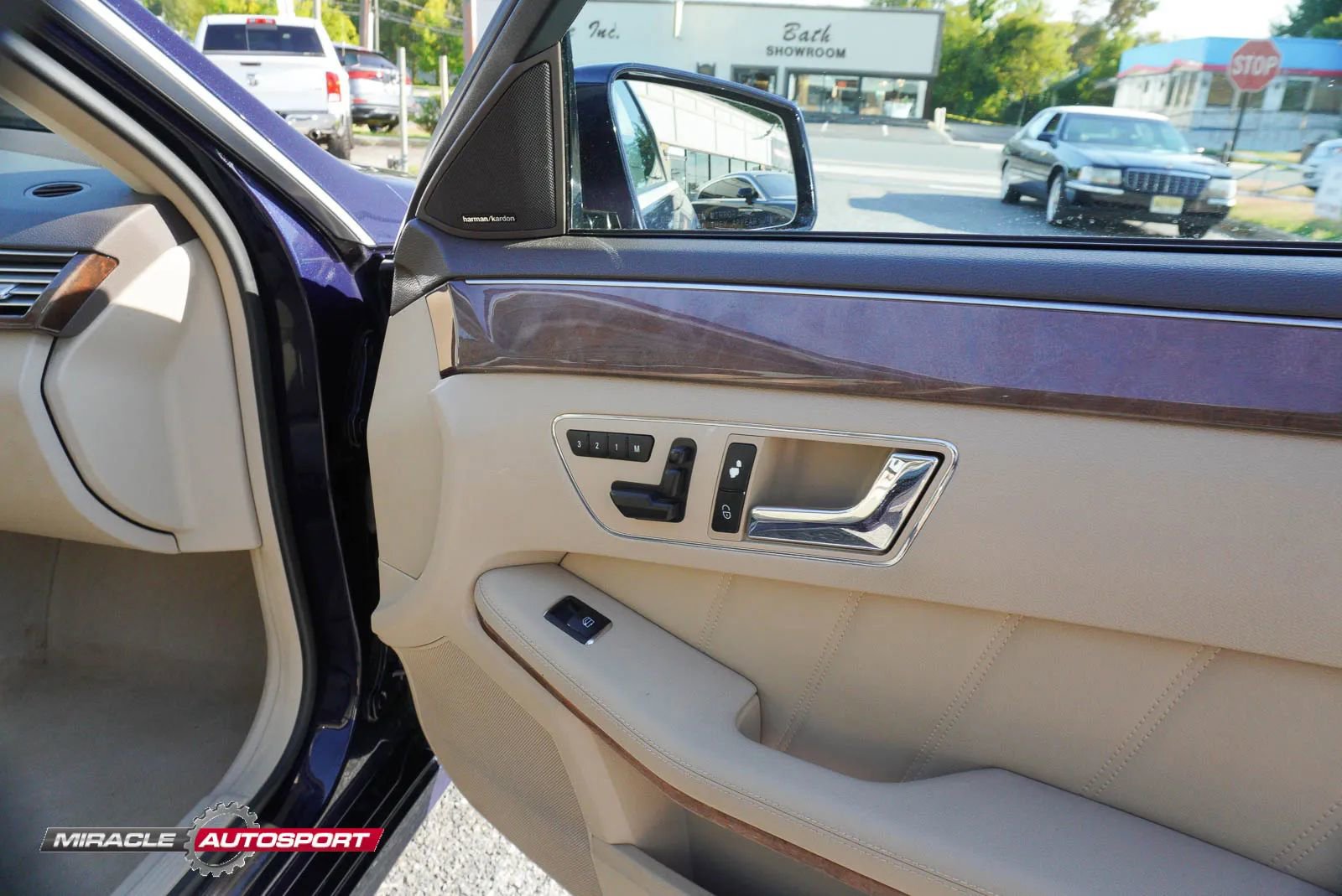 Used 2011 Mercedes-Benz E 350 4MATIC Wagon image 30