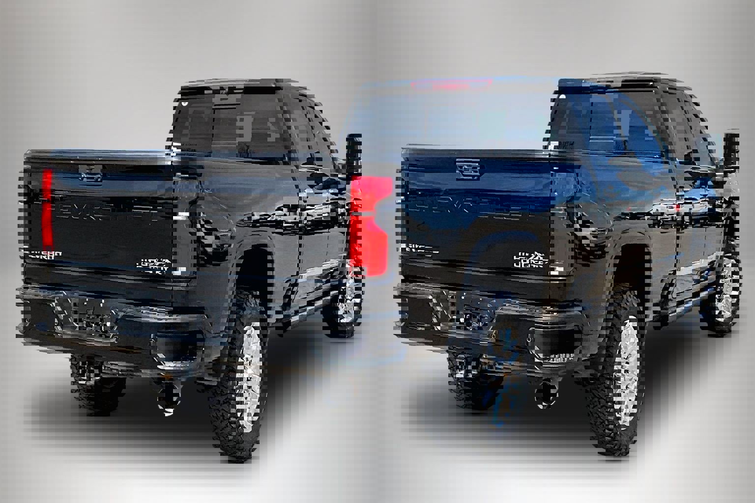 Used 2024 Chevrolet Silverado 3500 High Country w/ Technology Package image 6