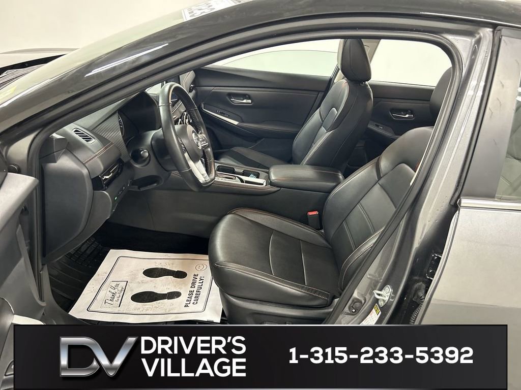 Used 2023 Nissan Sentra SR w/ SR Premium Package FWD image 9