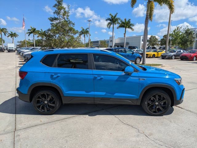 Used 2023 Volkswagen Taos SE w/ Black Wheel Package image 3