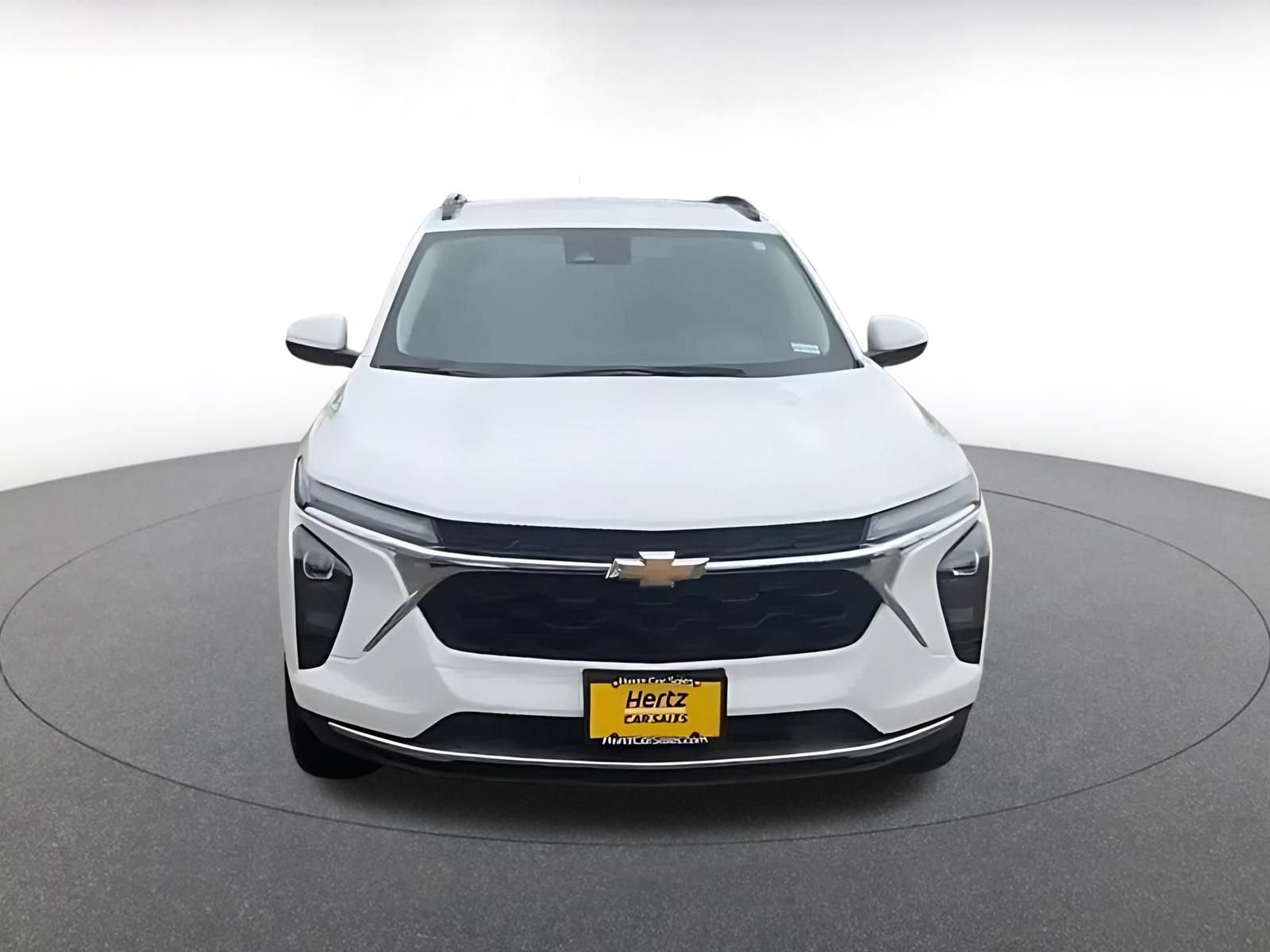 Used 2025 Chevrolet Trax LT FWD image 4