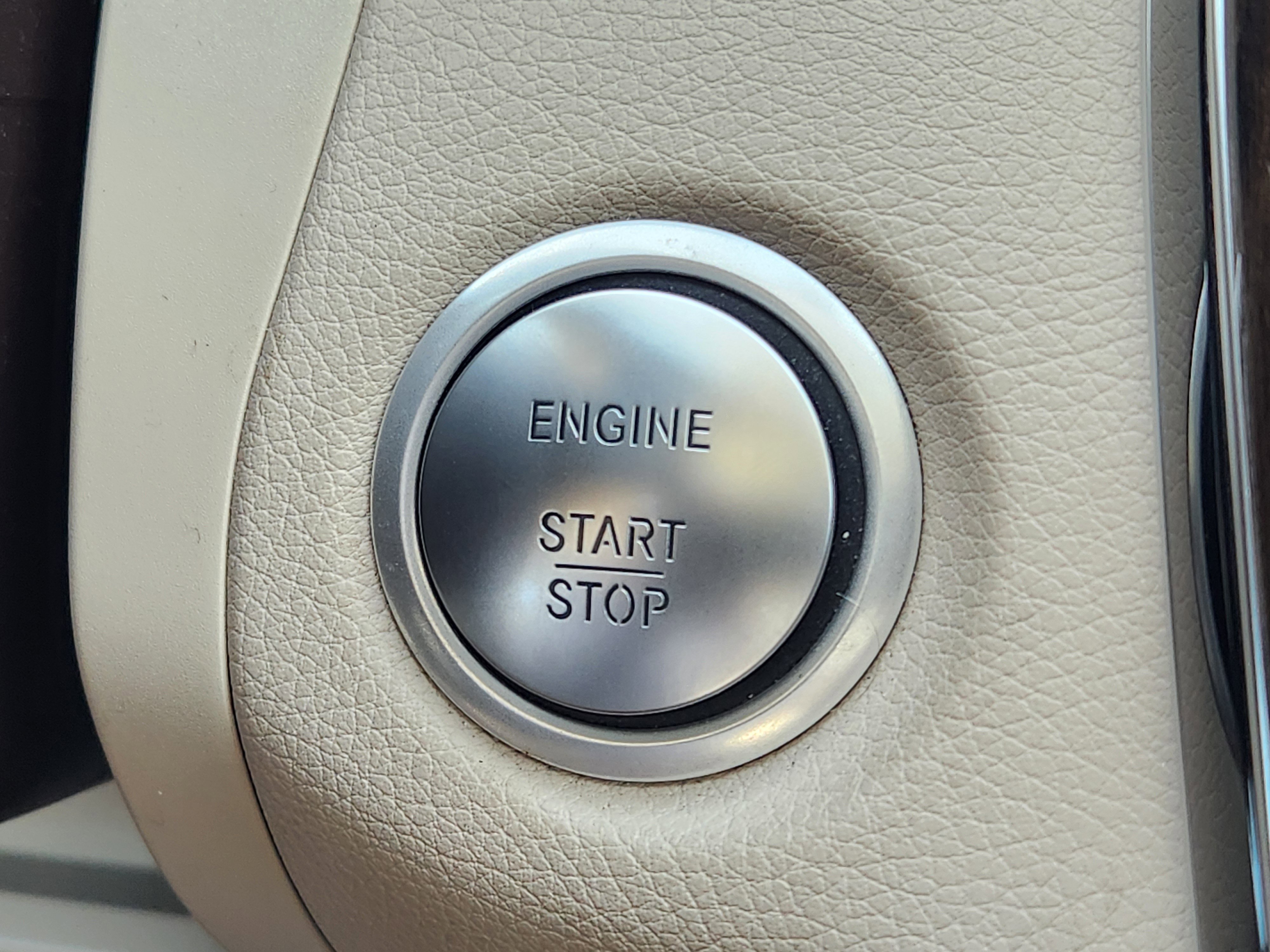 Used 2015 Mercedes-Benz C 300 4MATIC Sedan image 21