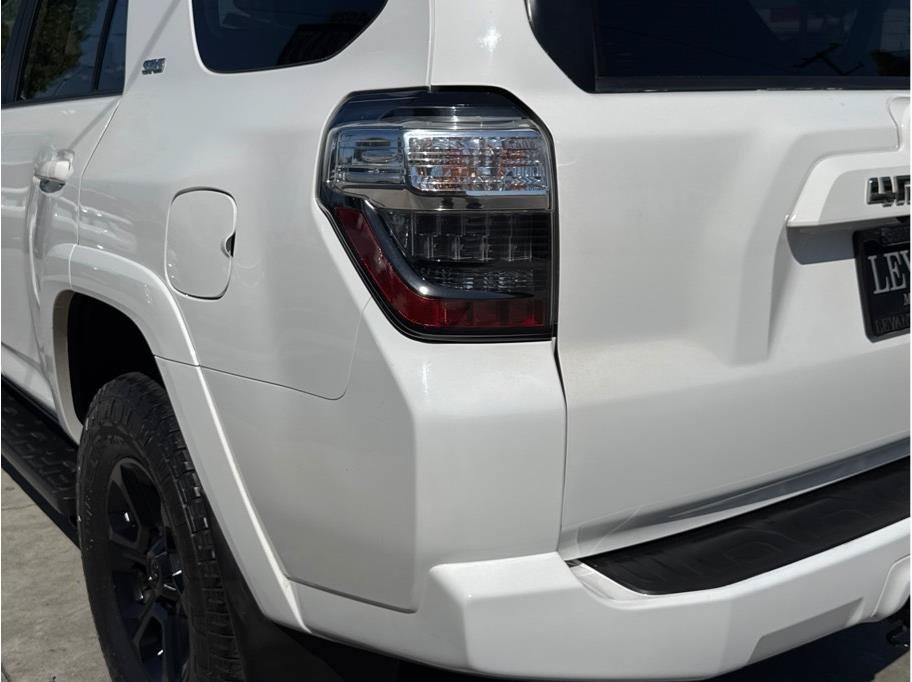 Used 2017 Toyota 4Runner SR5 Premium AWD/4WD image 11