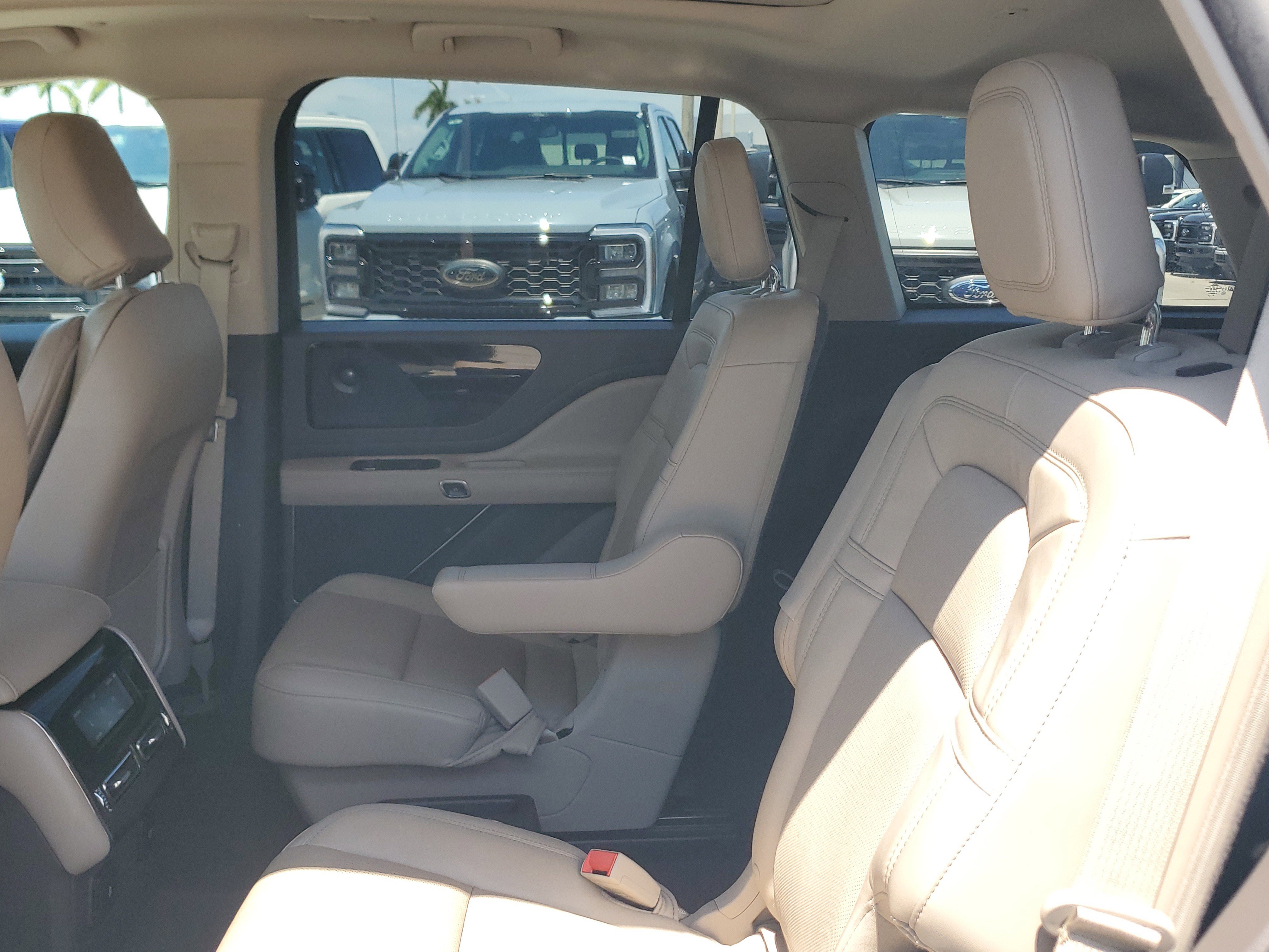 Used 2022 Lincoln Aviator Reserve image 13