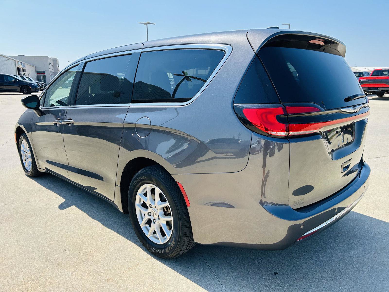 Used 2023 Chrysler Pacifica Touring-L FWD image 37