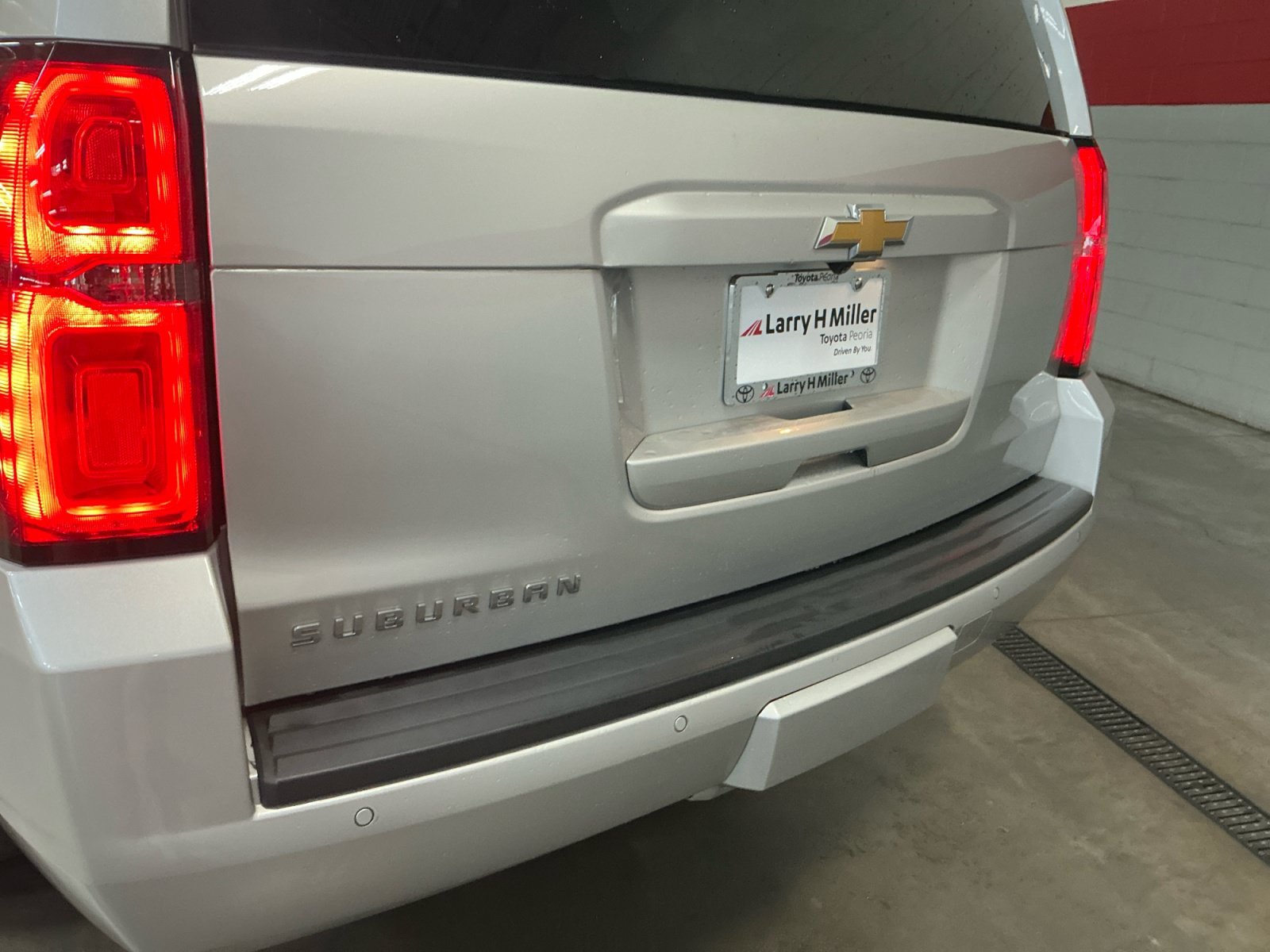 Used 2020 Chevrolet Suburban LT AWD/4WD image 25