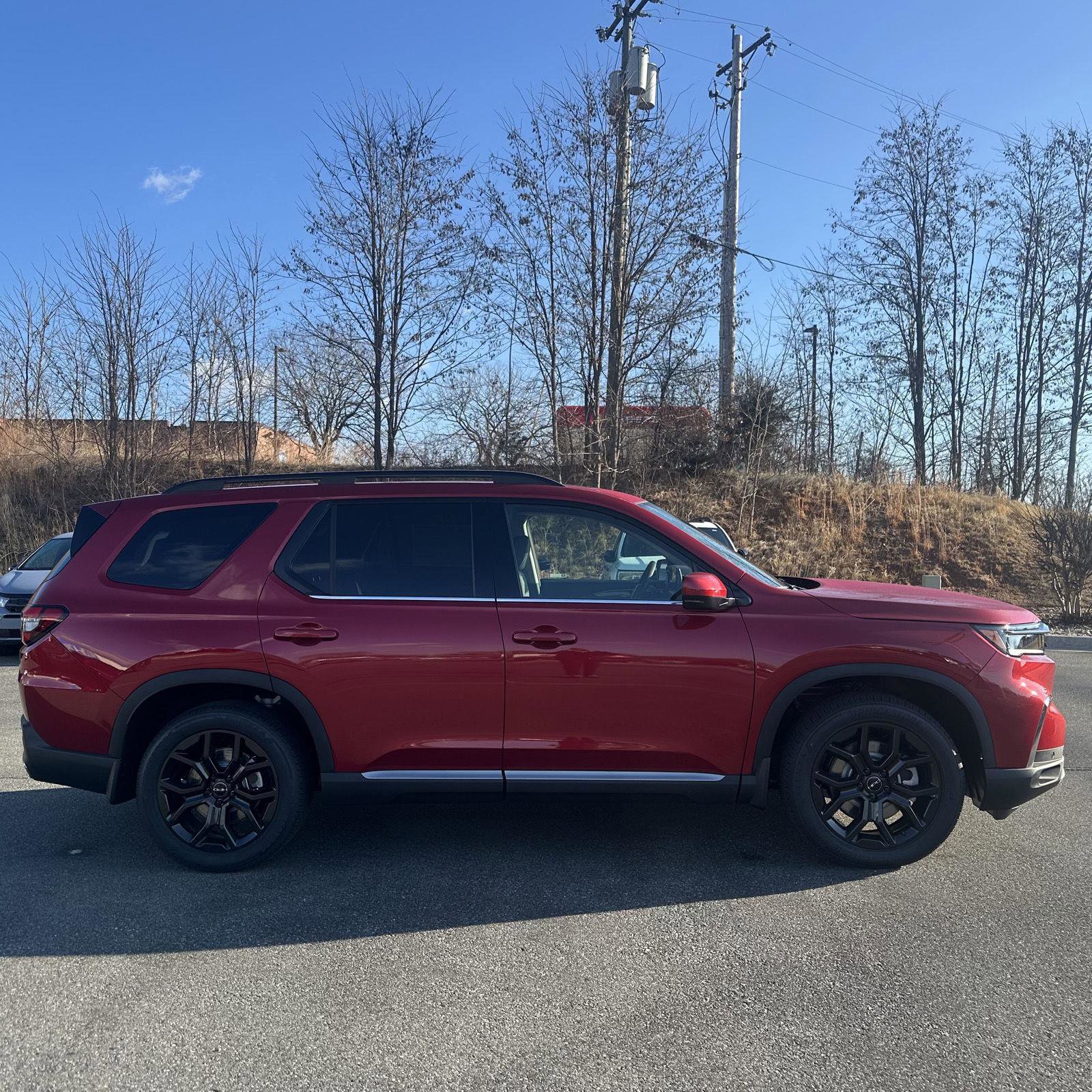 New 2025 Honda Pilot Touring image 6