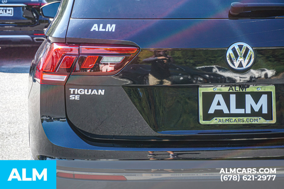 Used 2021 Volkswagen Tiguan SE w/ Panoramic Sunroof Package FWD image 12