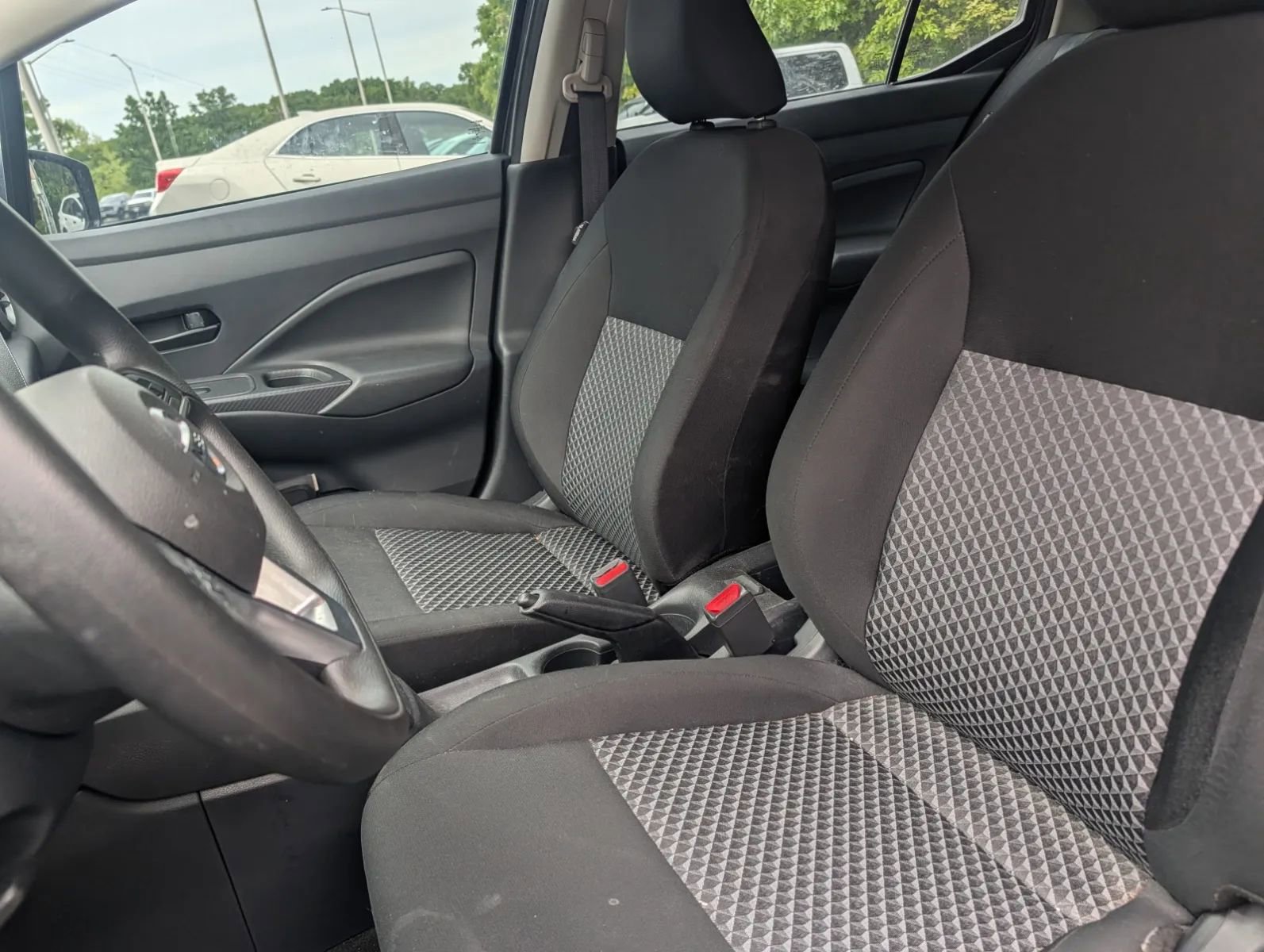 Used 2022 Nissan Versa S FWD image 8