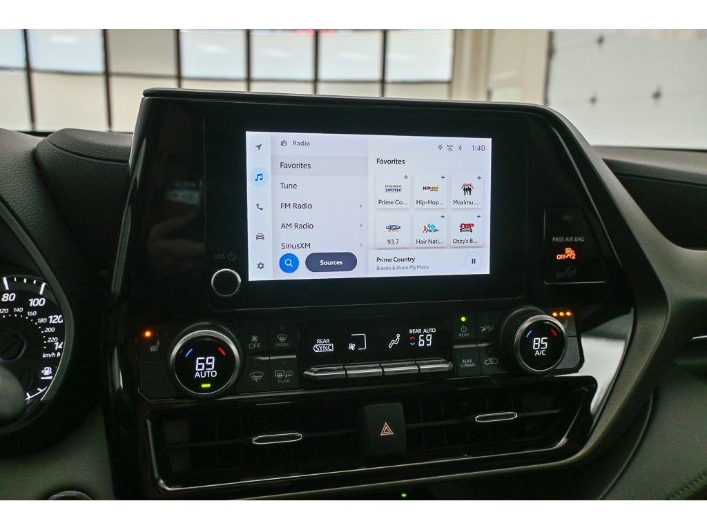 Used 2023 Toyota Highlander XLE image 48