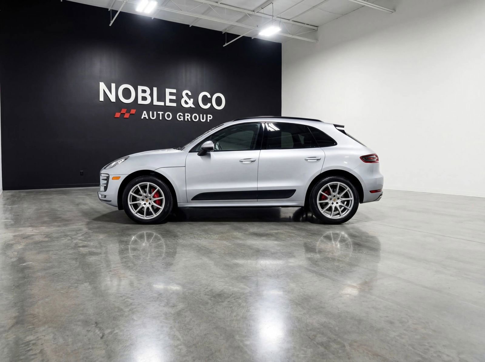 Used 2015 Porsche Macan Turbo image 4