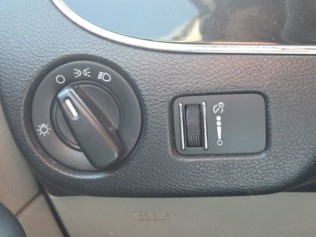 Used 2016 Dodge Grand Caravan SE image 25