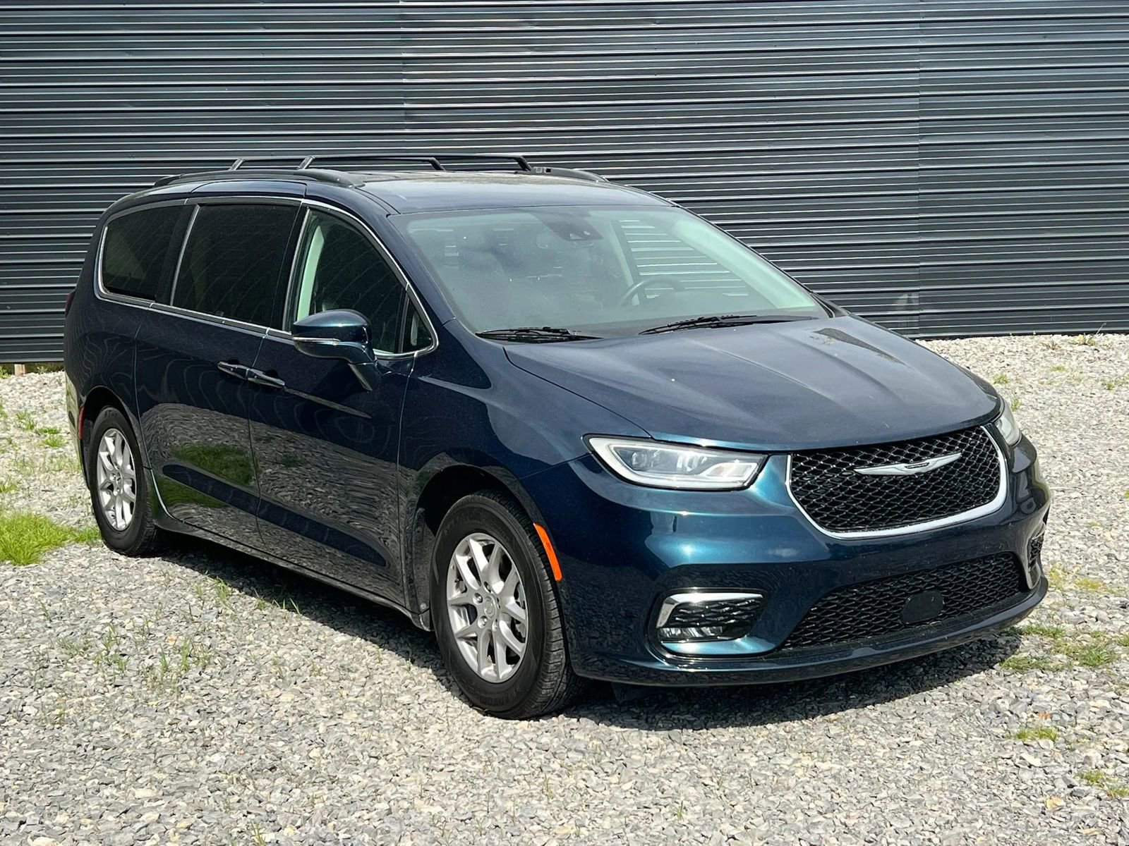 Used 2022 Chrysler Pacifica Touring-L FWD image 7