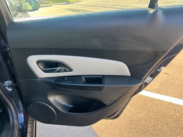 Used 2014 Chevrolet Cruze LS FWD image 12
