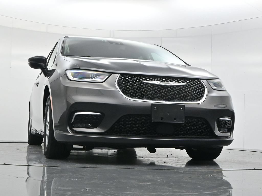 Used 2023 Chrysler Pacifica Touring-L FWD image 42
