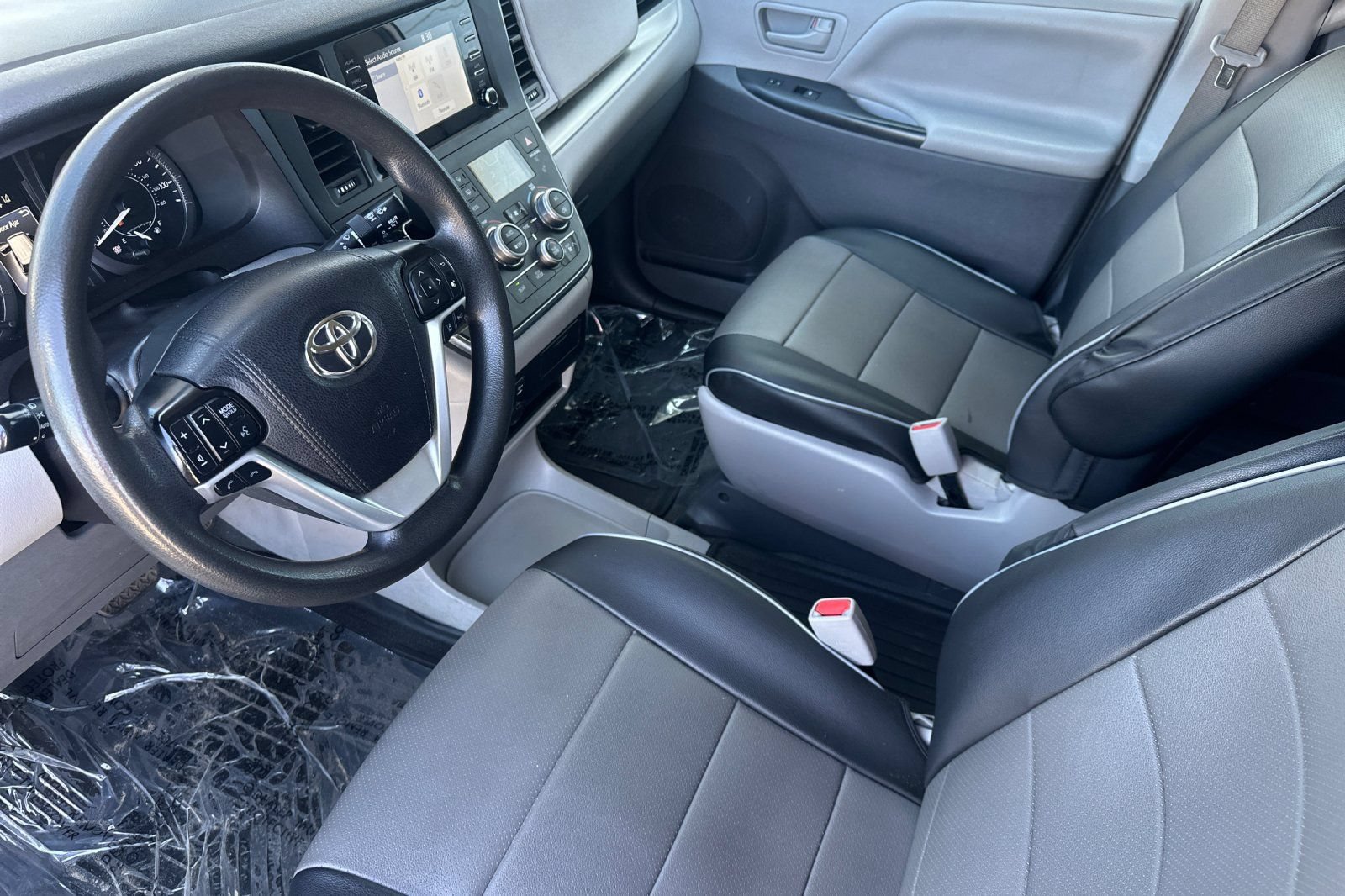 Used 2019 Toyota Sienna L FWD image 7