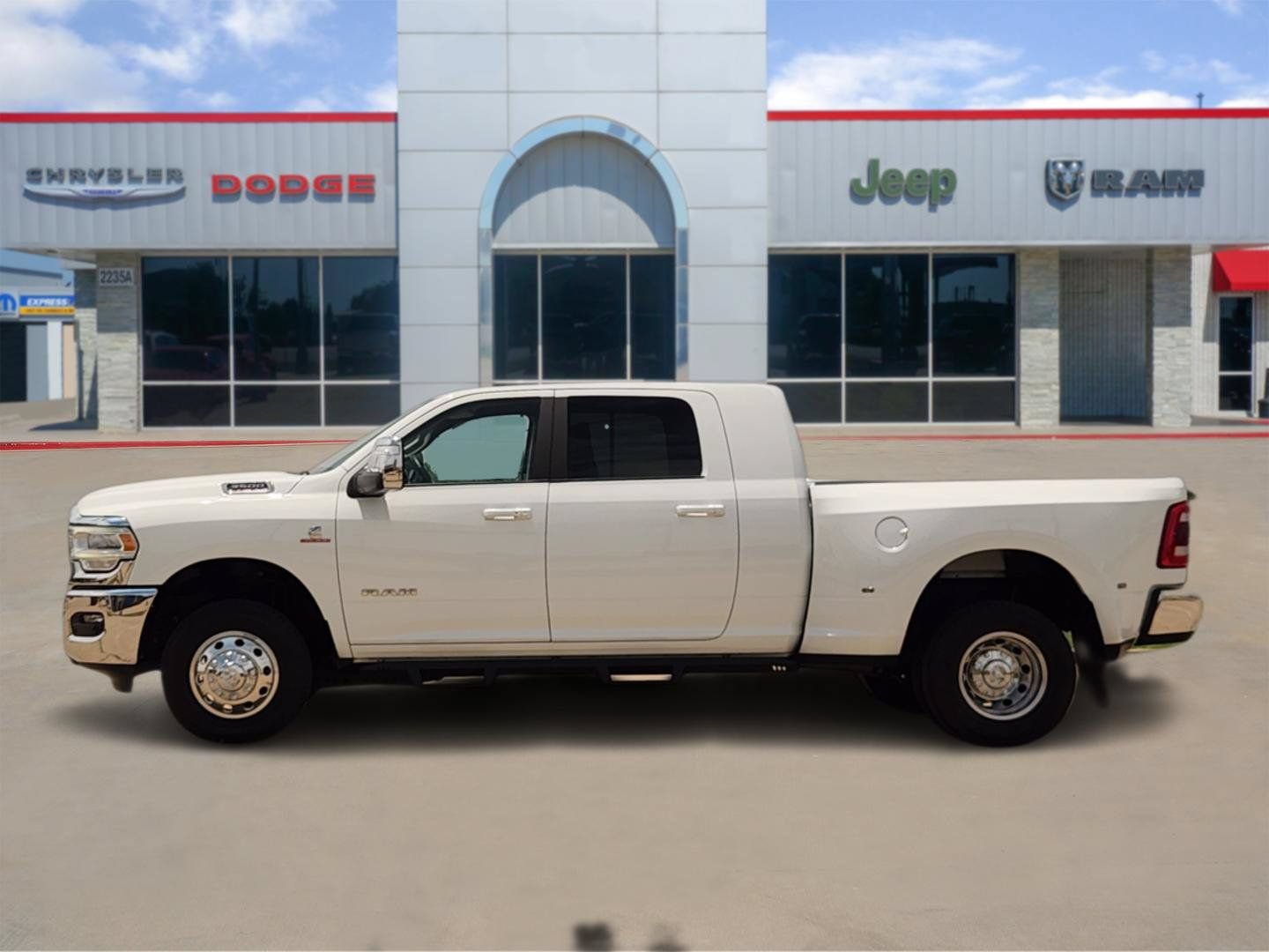 Used 2024 RAM 3500 Laramie w/ Chrome Bumper Package AWD/4WD image 3