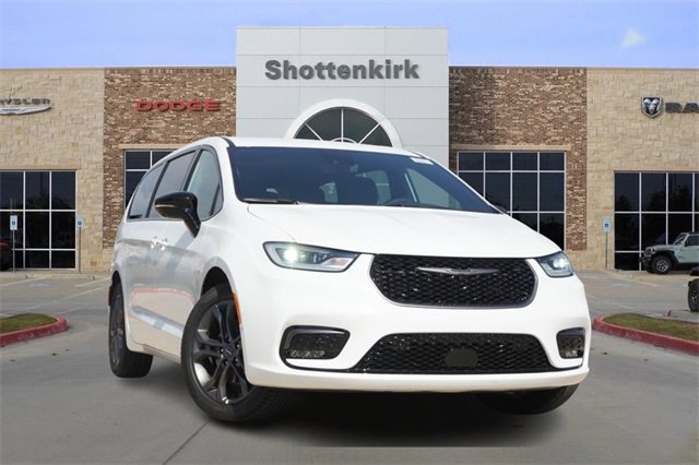 New 2026 Chrysler Pacifica Select