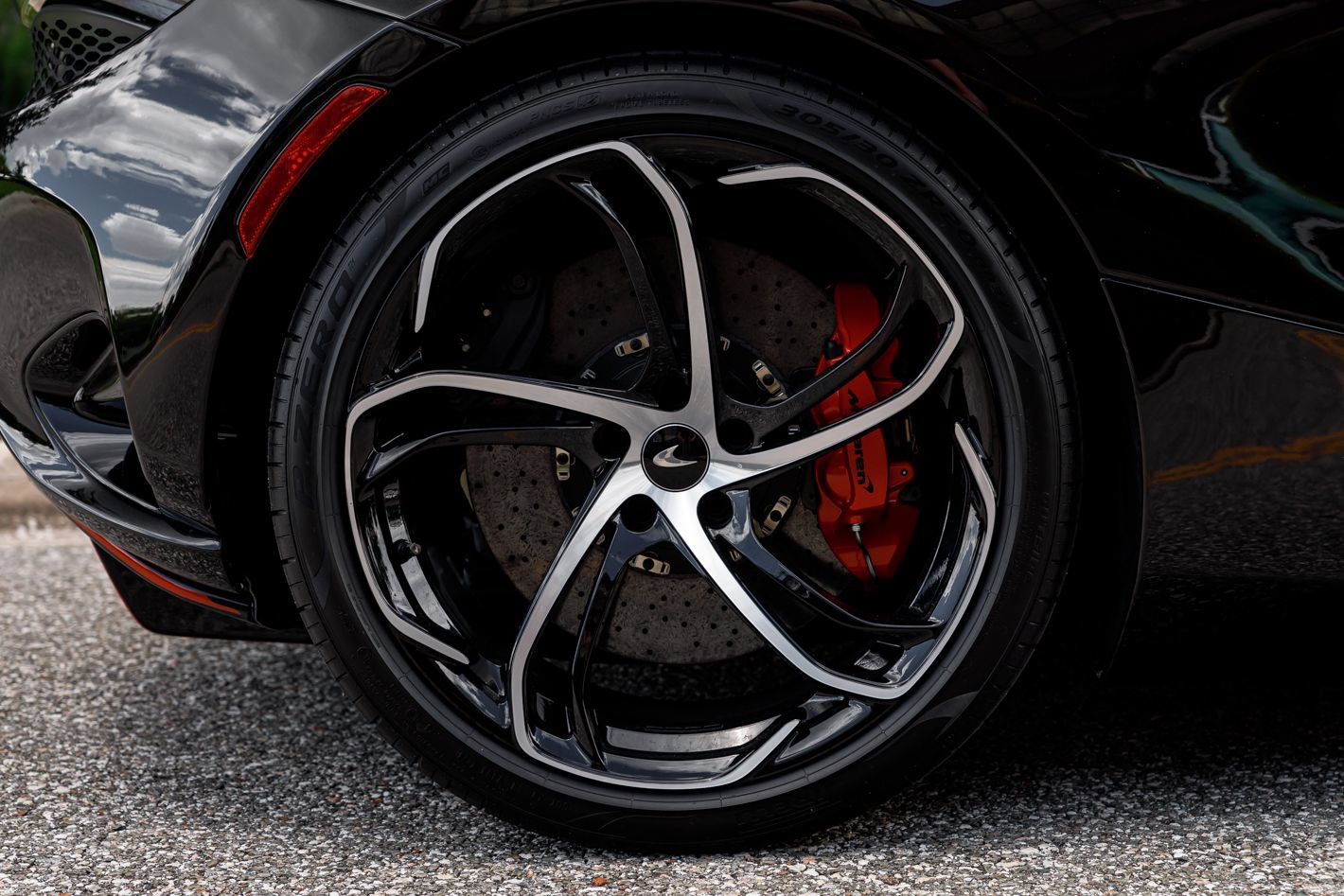 Used 2024 McLaren 750S Spider RWD image 18