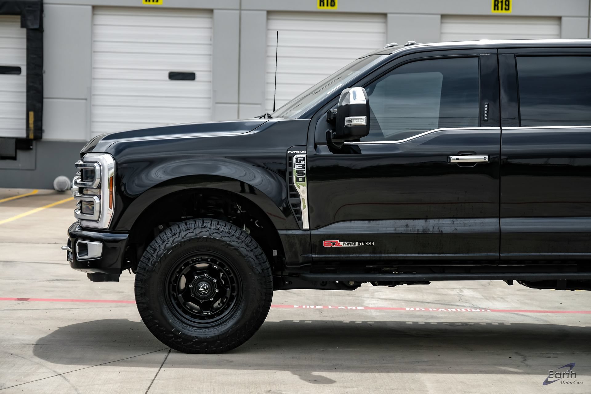 Used 2024 Ford F350 Platinum w/ Tremor Off-Road Package AWD/4WD image 8