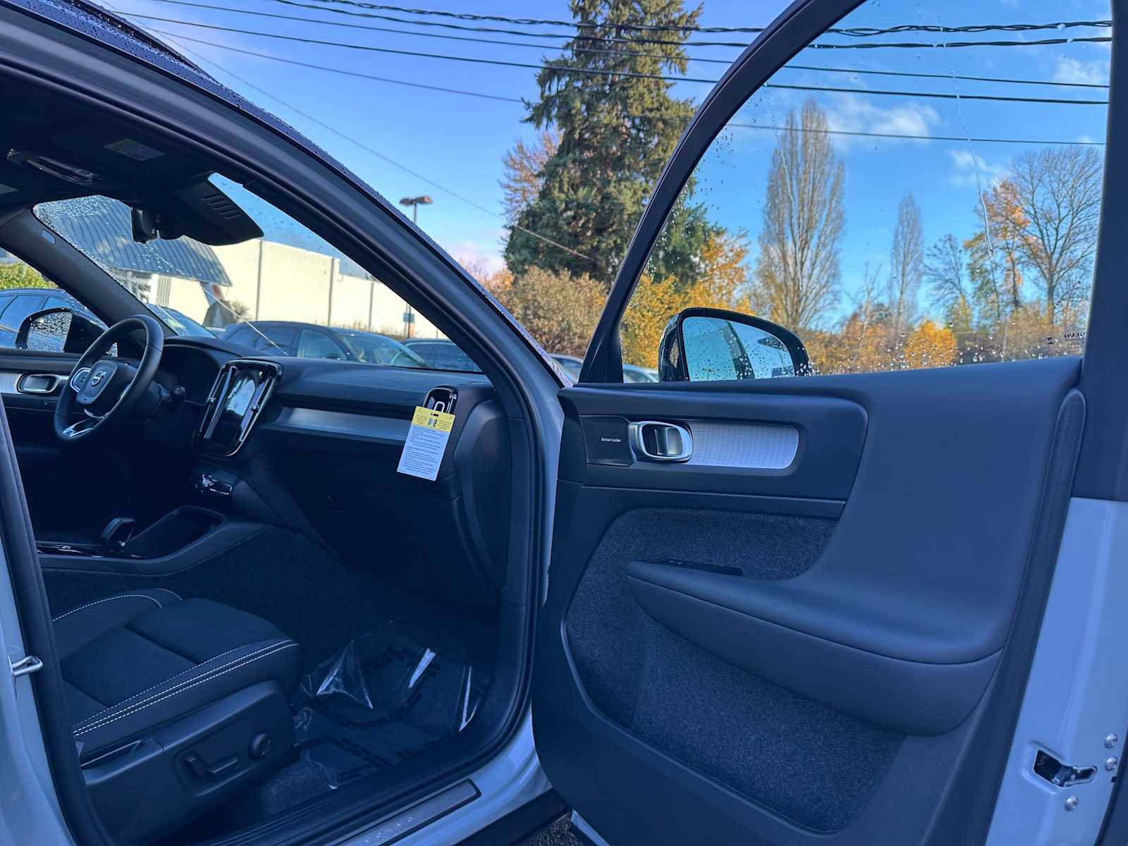 New 2026 Volvo XC40 B5 Ultra w/ Climate Package image 11