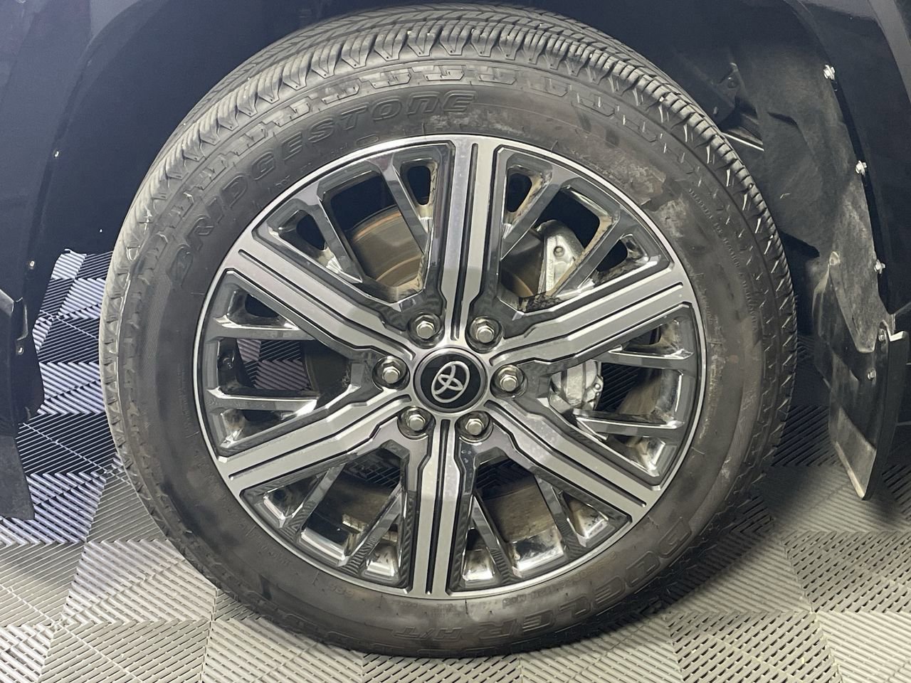 Used 2025 Toyota Sequoia Capstone image 9