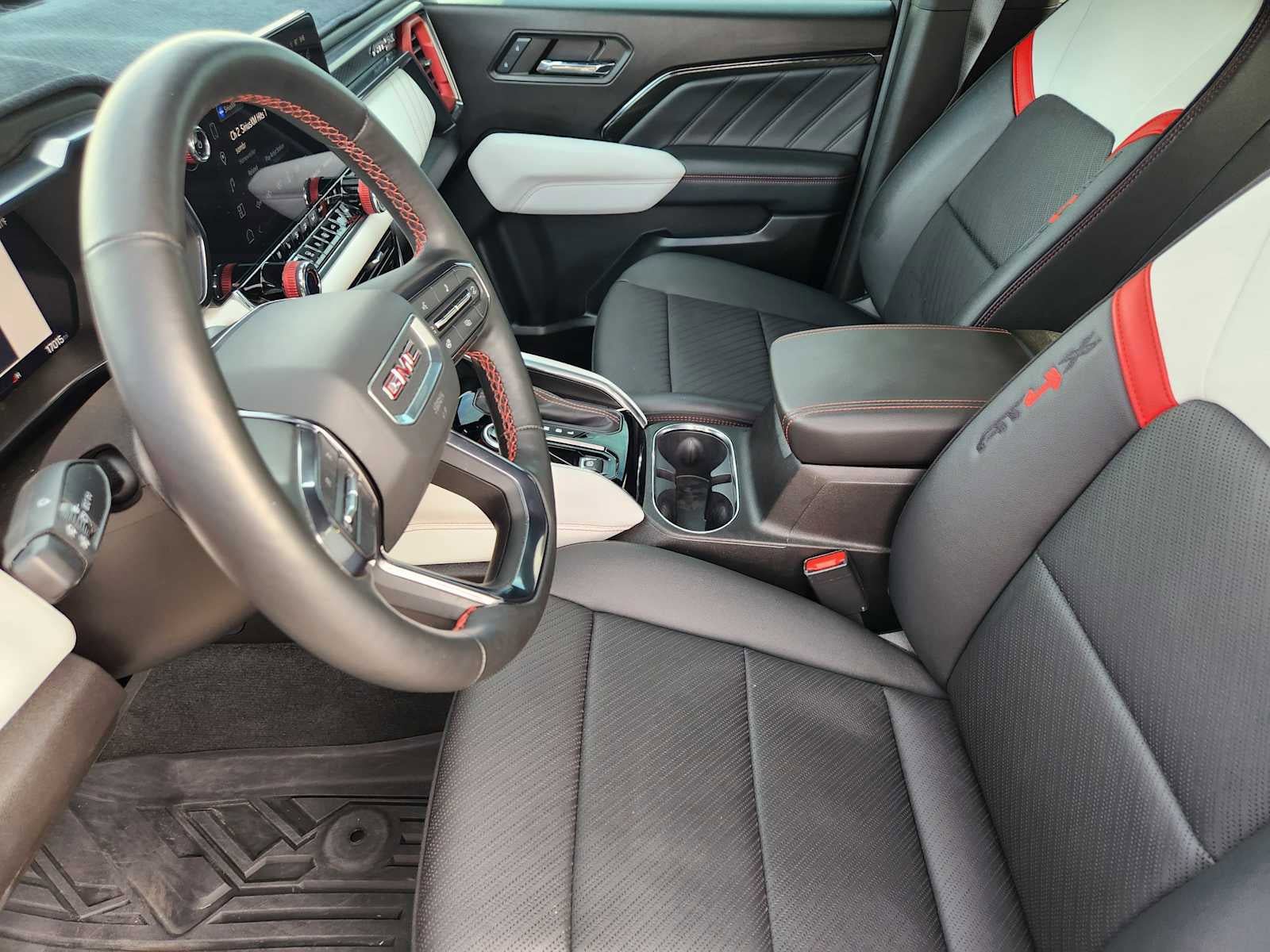 Used 2024 GMC Canyon AT4X AWD/4WD image 7