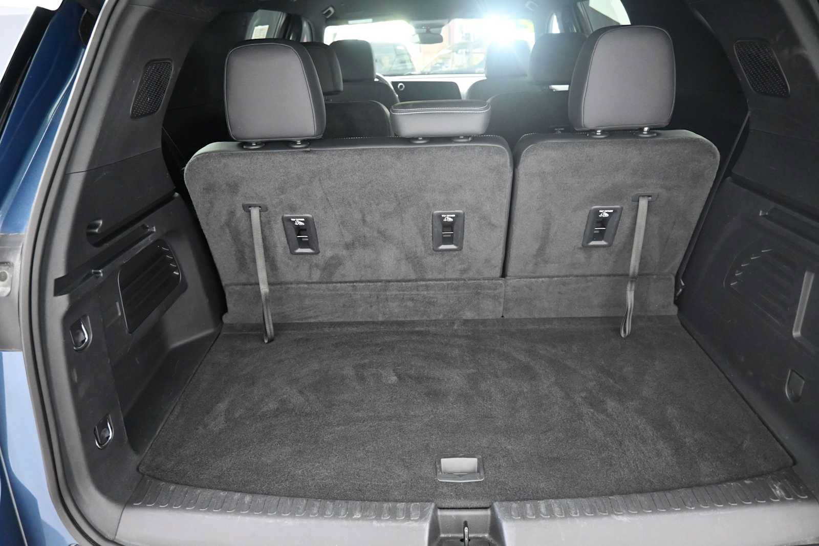 Used 2024 Chevrolet Traverse LT w/ Midnight/Sport Edition AWD/4WD image 16