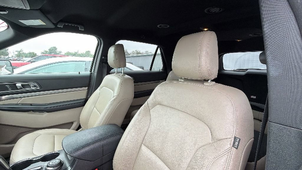 Used 2018 Ford Explorer XLT w/ Equipment Group 202A AWD/4WD image 10