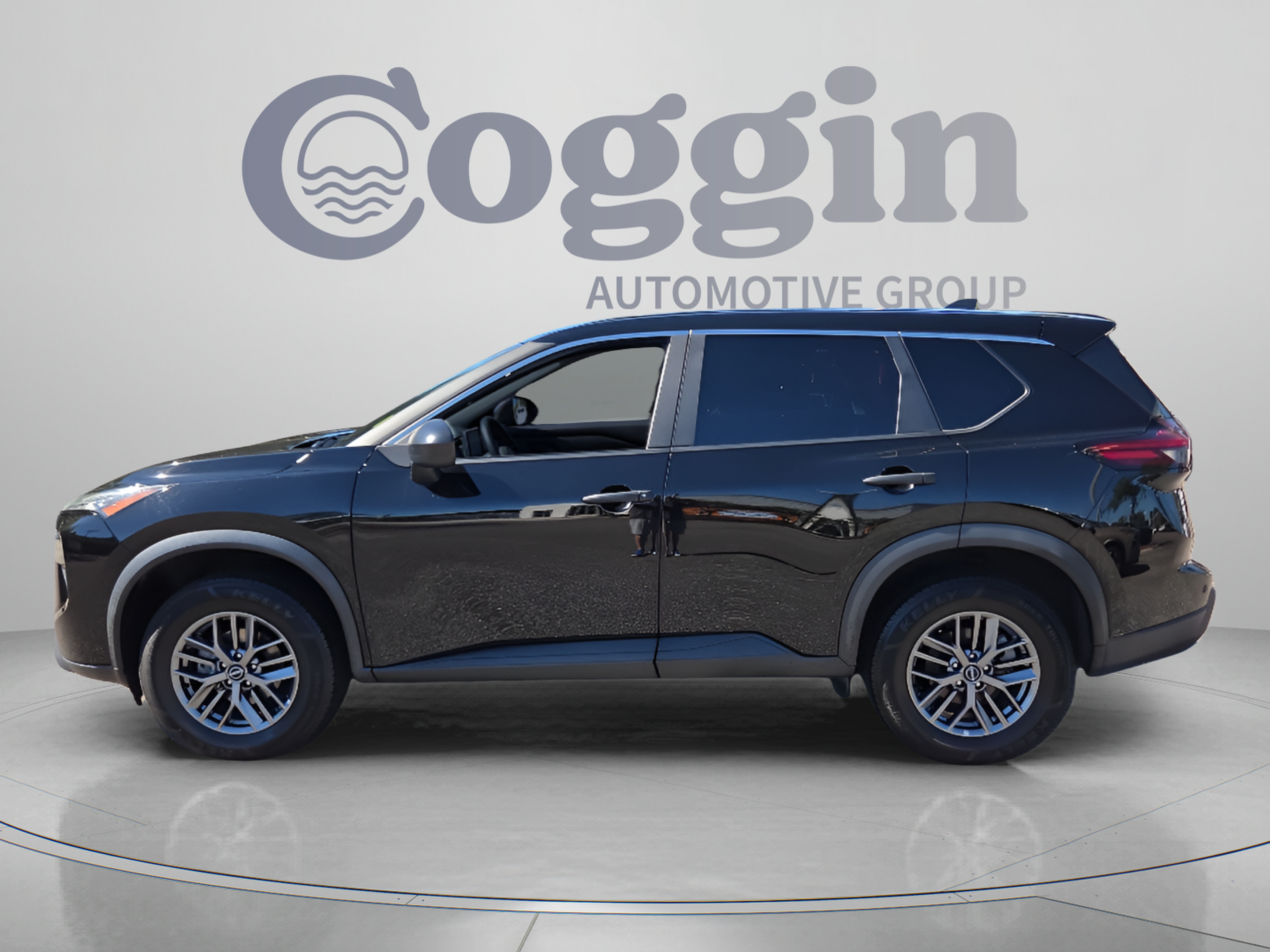 Used 2024 Nissan Rogue S AWD/4WD image 2