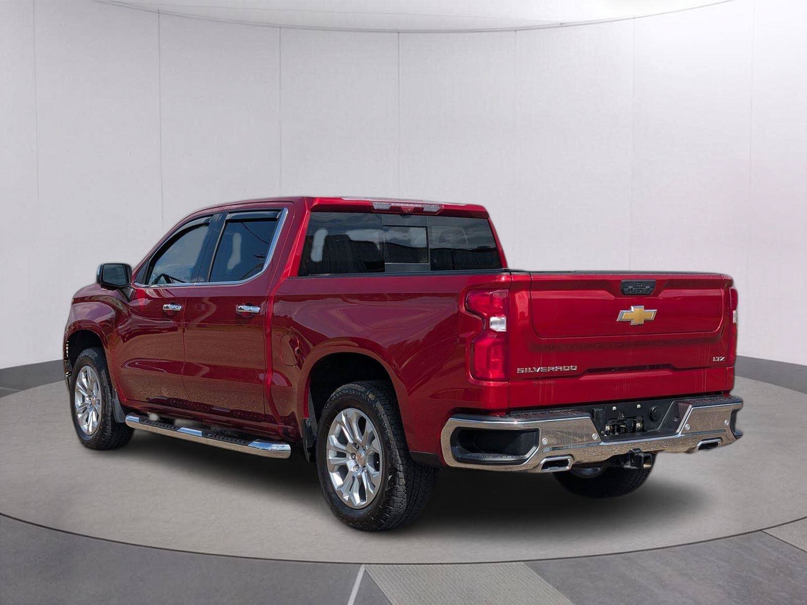 Used 2025 Chevrolet Silverado 1500 LTZ w/ LTZ Premium Package AWD/4WD image 3