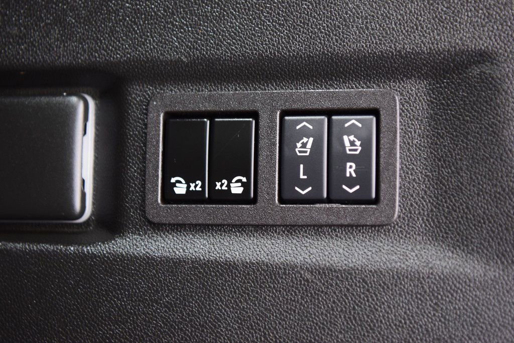 Used 2024 Chevrolet Tahoe Z71 w/ Z71 Off-Road Package image 24